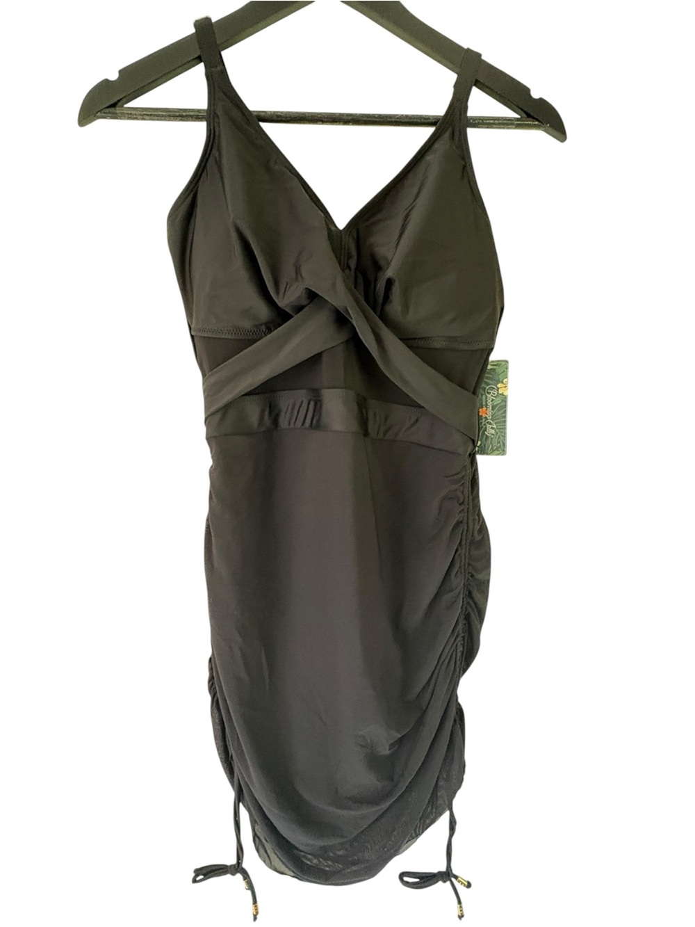 Blooming Jelly Twist-Front Ruched Swimsuit. One piece . Black. Size L.
